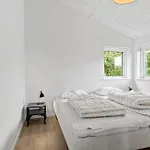 3 Bedroom Beautiful In 別荘 *